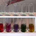 Φυσικοί δείκτες και τα χρώματά τους σε όξινα και βασικά διαλύματα